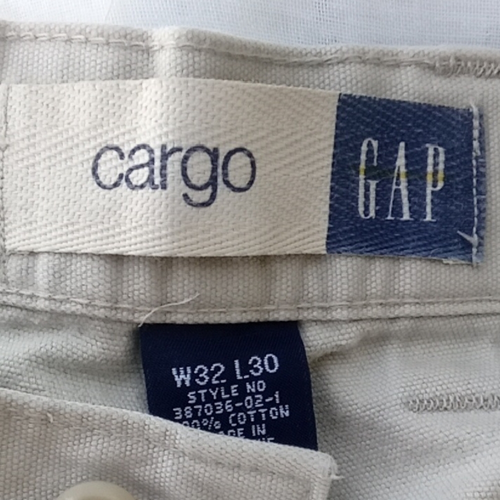GAP Light Khaki Mens Cargo Pants W32 X L30 Small Stain (See Photos)